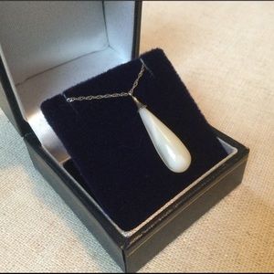 14k White Gold Mother of Pearl Necklace 17 inches